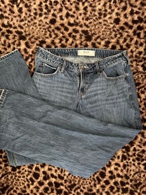 Hollister Women's Classic Blue low-Rise Jeans